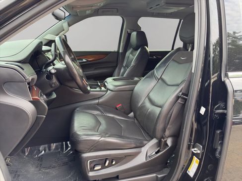 Used 2020 Cadillac Escalade 2WD image 21