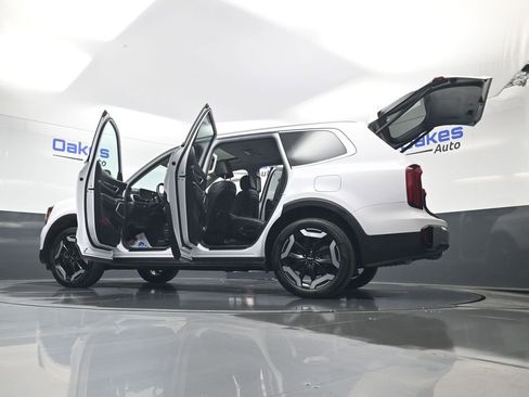 Certified 2025 Kia Telluride S image 65