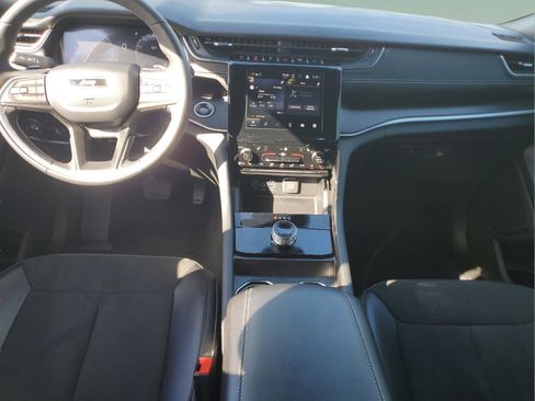 Certified 2025 Jeep Grand Cherokee Altitude image 14