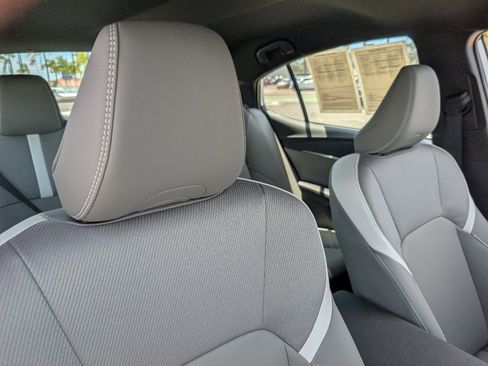 Used 2026 Toyota Camry SE image 3