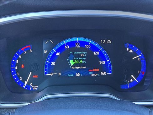 Used 2022 Toyota Corolla Cross XLE w/ Convenience Package image 24