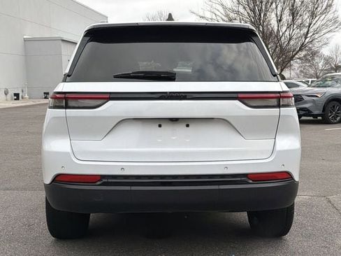 Used 2023 Jeep Grand Cherokee Altitude image 4