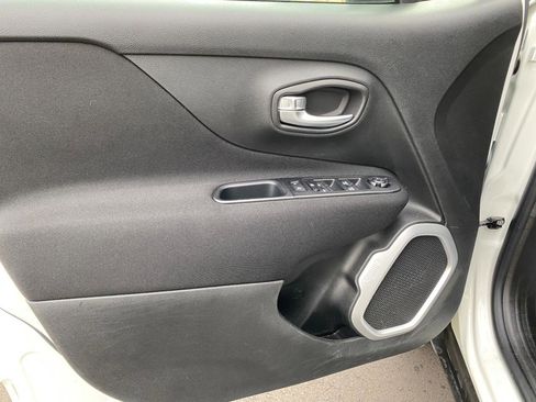 Used 2021 Jeep Renegade Latitude image 28