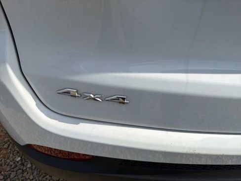 Used 2023 Jeep Compass Sport image 7