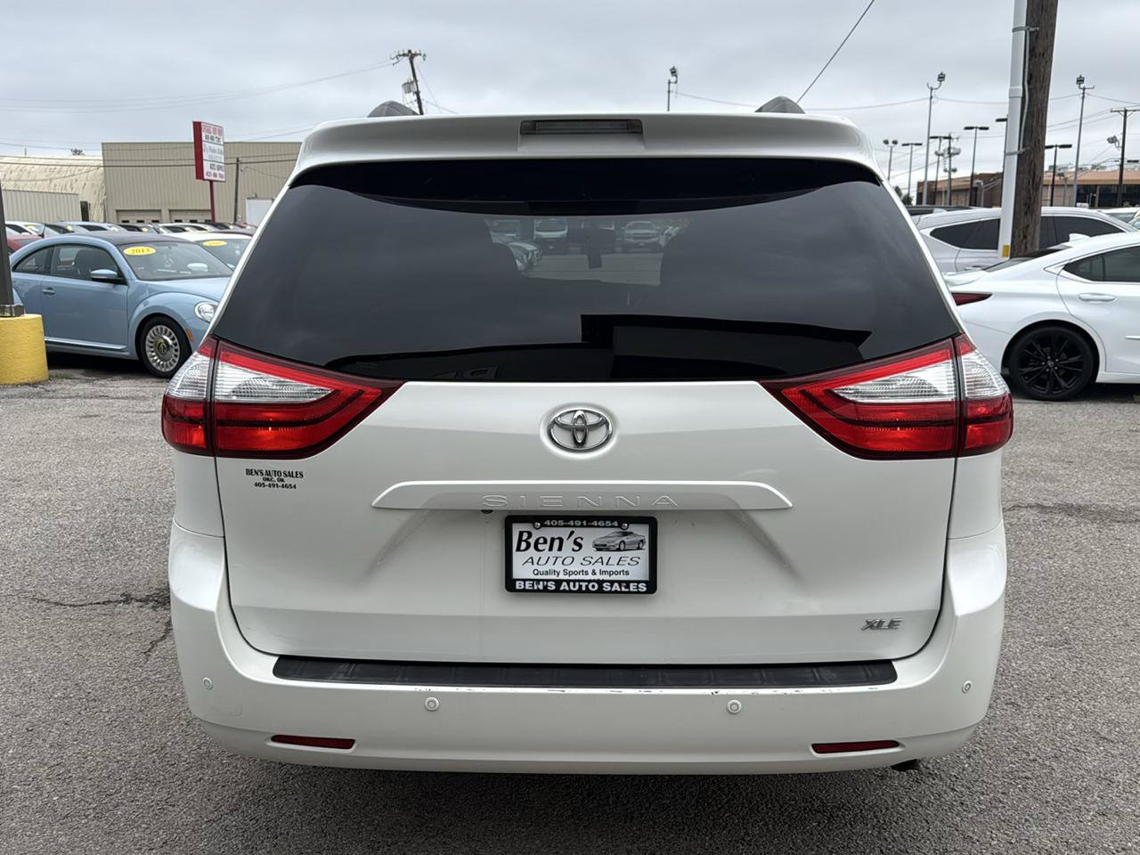 Used 2017 Toyota Sienna XLE w/ XLE Navigation Package FWD image 9