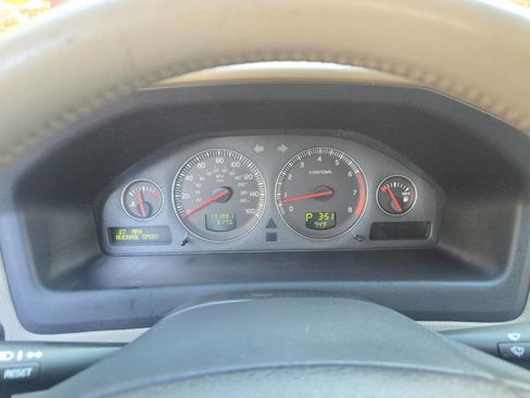 Used 2005 Volvo XC70 image 24