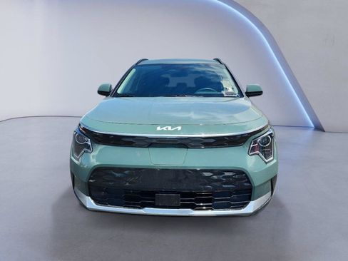 Used 2023 Kia Niro Wind w/ Wind Preserve Package FWD image 2