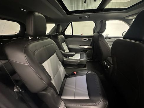 Used 2022 Ford Explorer XLT w/ Equipment Group 202A AWD/4WD image 27