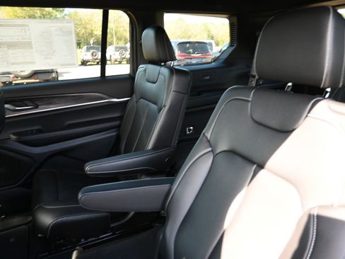 New 2025 Jeep Grand Cherokee L Limited w/ Black Appearance Package image 23