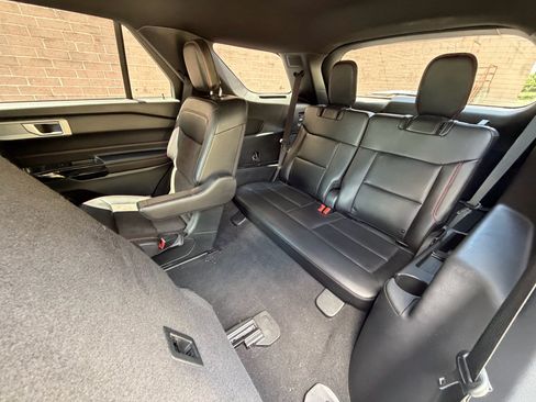 Used 2023 Ford Explorer ST-Line w/ Class IV Trailer Tow Package AWD/4WD image 17