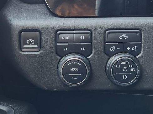 Used 2023 Chevrolet Silverado 1500 LT Trail Boss w/ Protection Package image 27