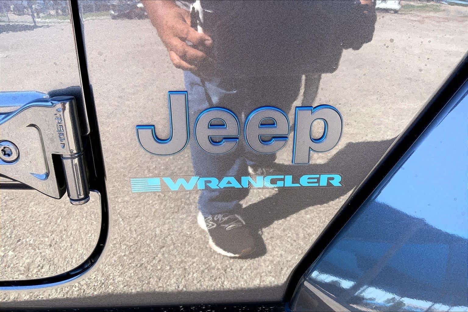 Used 2024 Jeep Wrangler Unlimited w/ Convenience Group AWD/4WD image 31