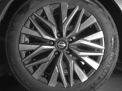 Used 2025 Nissan Altima 2.5 SV FWD image 14