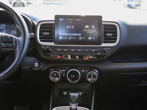 Certified 2024 Hyundai Venue SEL image 13