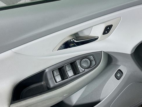 Used 2018 Chevrolet Volt LT w/ Comfort Package FWD image 15