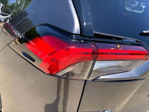 Used 2022 Toyota RAV4 XLE w/ Convenience Package AWD/4WD image 28