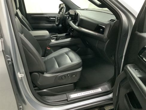 Used 2025 Chevrolet Suburban Z71 AWD/4WD image 24