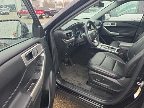 Used 2023 Ford Explorer XLT w/ Equipment Group 202A image 5