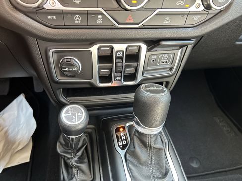 New 2025 Jeep Gladiator Sport image 20