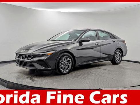 Used 2024 Hyundai Elantra SEL image 1