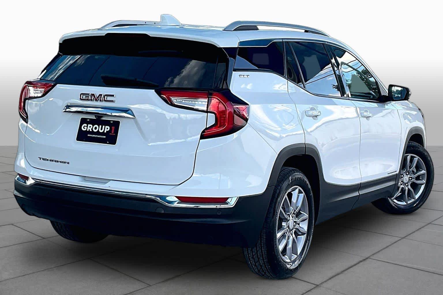 Used 2022 GMC Terrain SLT w/ Tech Package FWD image 13