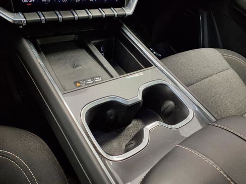 Used 2025 GMC Acadia Elevation image 22