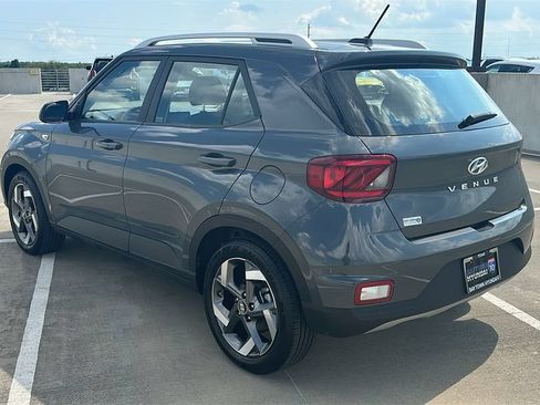 Used 2025 Hyundai Venue SEL FWD image 11