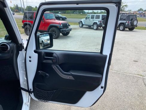 Used 2012 Jeep Wrangler Sport AWD/4WD image 34