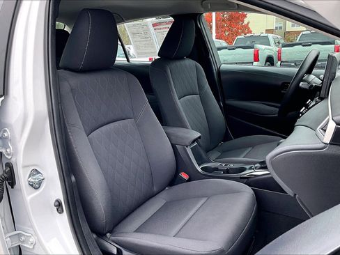 Used 2025 Toyota Corolla LE image 7