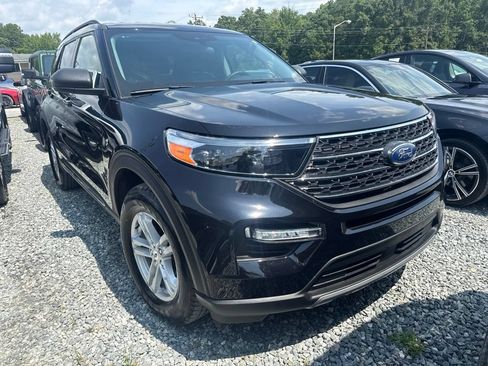 Used 2023 Ford Explorer XLT w/ Equipment Group 202A AWD/4WD image 2