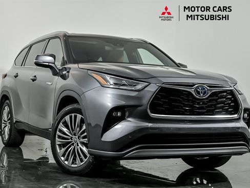 Used 2021 Toyota Highlander Platinum AWD/4WD image 1