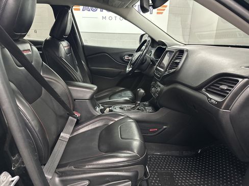 Used 2020 Jeep Cherokee Trailhawk w/ Comfort/Convenience Group image 22