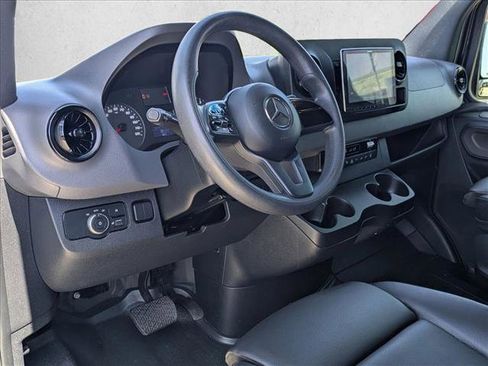 Used 2019 Mercedes-Benz Sprinter 2500 image 10