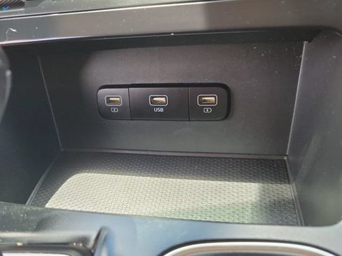 Used 2022 Kia Carnival LX FWD image 26