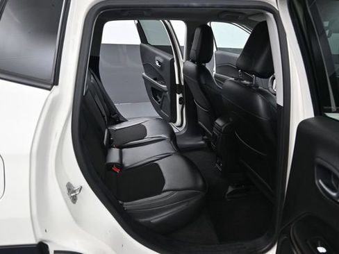 Used 2018 Jeep Compass Latitude w/ Popular Equipment Group FWD image 31