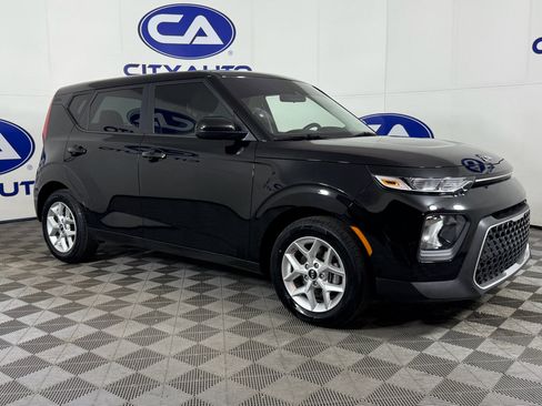 Used 2020 Kia Soul S image 1