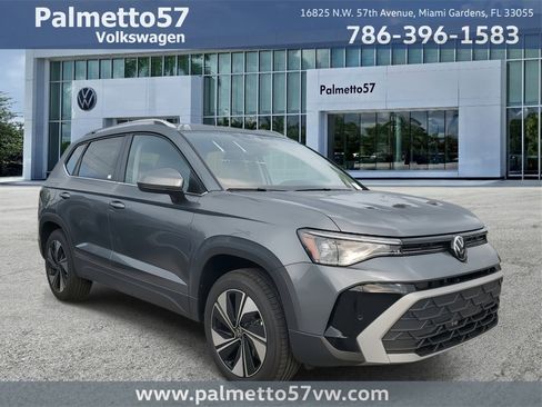 New 2025 Volkswagen Taos SE image 1