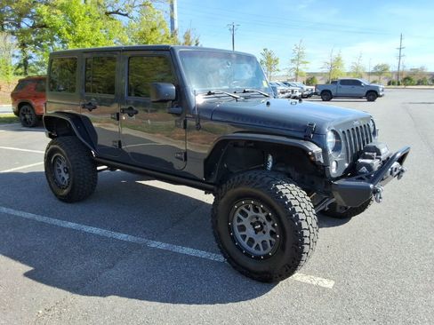 Used 2016 Jeep Wrangler Unlimited Rubicon w/ Connectivity Group AWD/4WD image 3