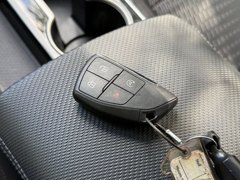 Used 2025 Chevrolet Equinox LT FWD image 22