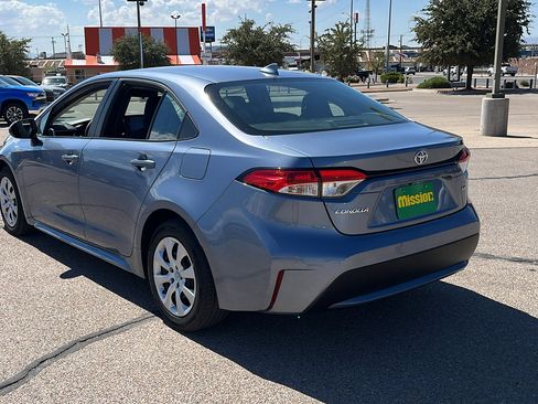 Used 2022 Toyota Corolla LE image 6