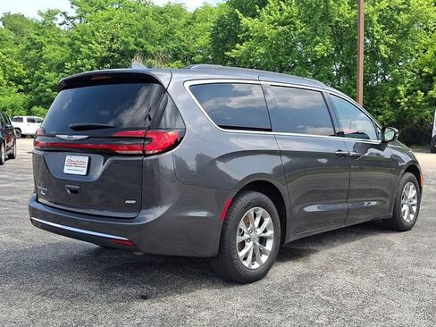 Used 2022 Chrysler Pacifica Touring-L AWD/4WD image 11