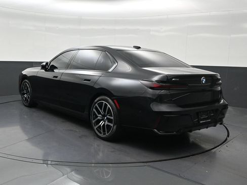 Used 2025 BMW 740i xDrive AWD/4WD image 3