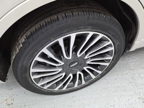 Used 2022 Lincoln Corsair Reserve w/ Equipment Group 201A image 23