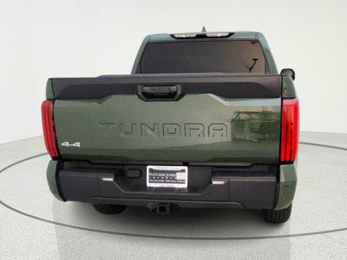Used 2022 Toyota Tundra SR5 w/ SR5 Convenience Package AWD/4WD image 10