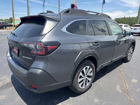 Used 2025 Subaru Outback Premium AWD/4WD image 5