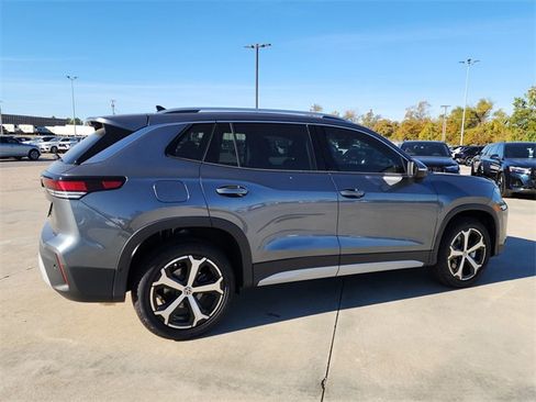 New 2025 Volkswagen Tiguan SE image 2