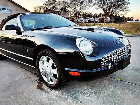 Used 2002 Ford Thunderbird Deluxe image 11