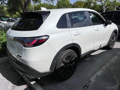 Used 2024 Honda HR-V Sport image 3