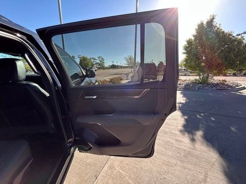 Used 2025 GMC Acadia AT4 w/ Super Cruise Package AWD/4WD image 30