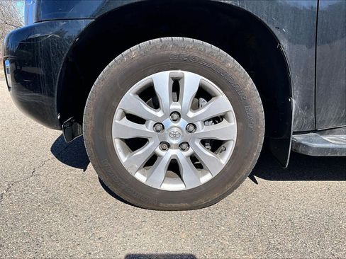 Used 2021 Toyota Sequoia Platinum image 4